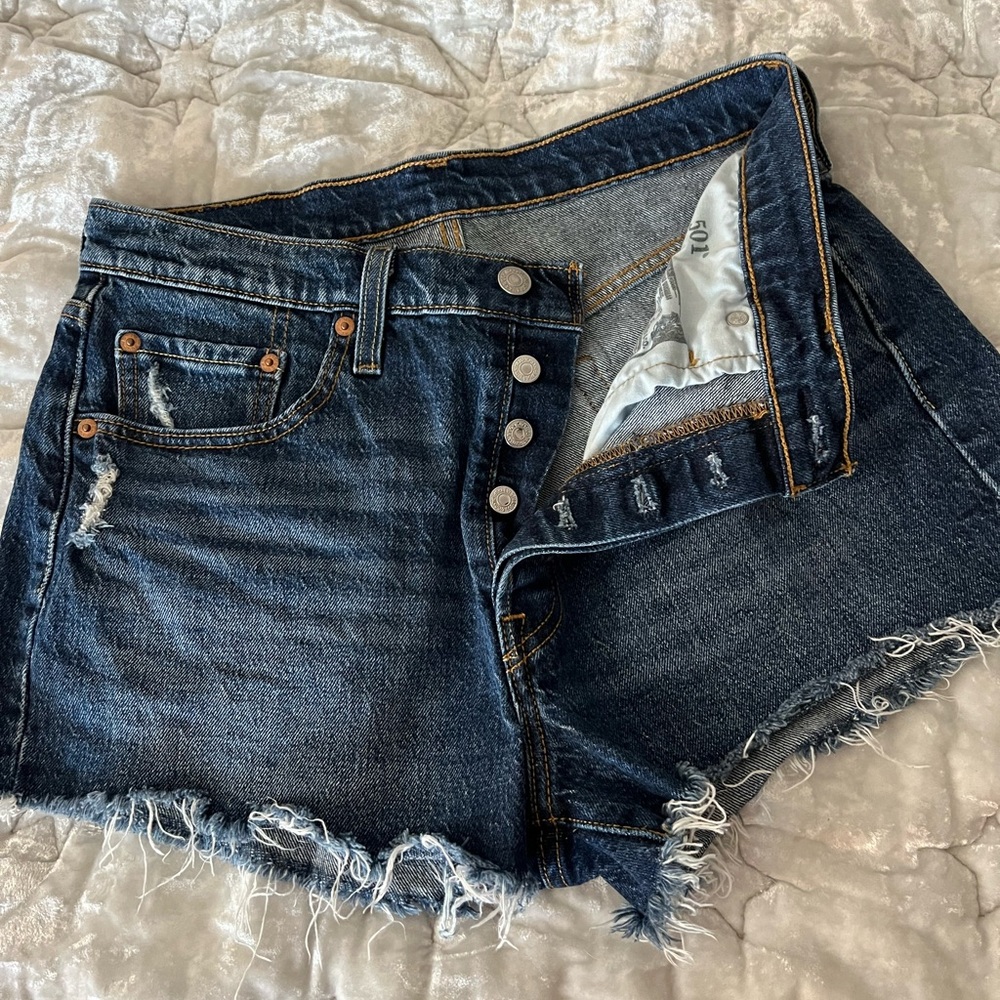 Levi 501 Cutoff Jean Short